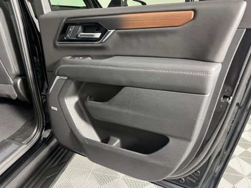 Used 2025 GMC Yukon XL Denali image 30