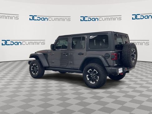 Used 2025 Jeep Wrangler Unlimited Rubicon w/ Convenience Group AWD/4WD image 6