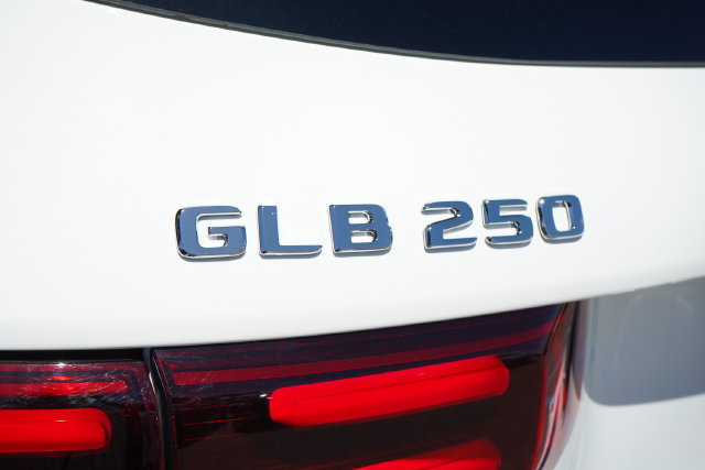 Used 2025 Mercedes-Benz GLB 250 image 12