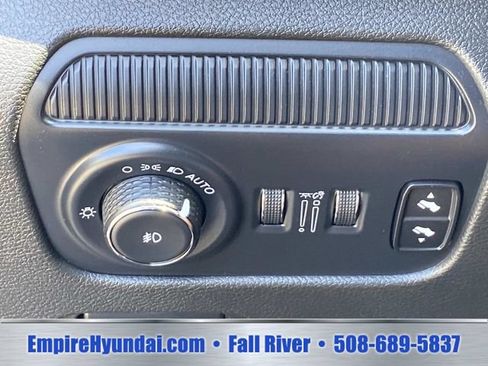 Used 2024 Jeep Wagoneer L Series II w/ Flexible Seating Group AWD/4WD image 17