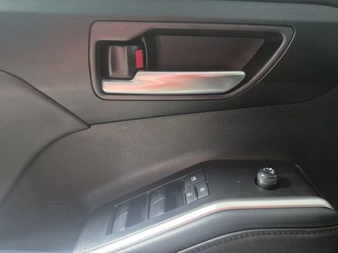 Certified 2025 Toyota Highlander XLE image 16