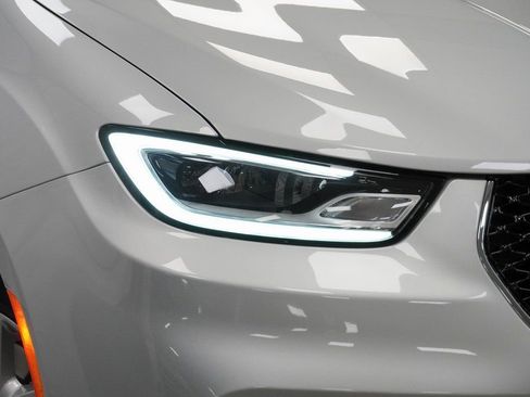 New 2026 Chrysler Pacifica Select image 5