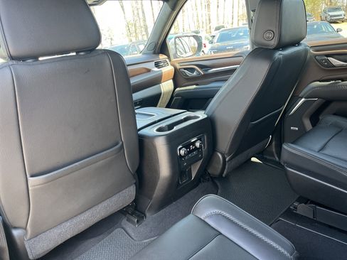 Used 2021 GMC Yukon XL Denali w/ Denali Premium Package image 20