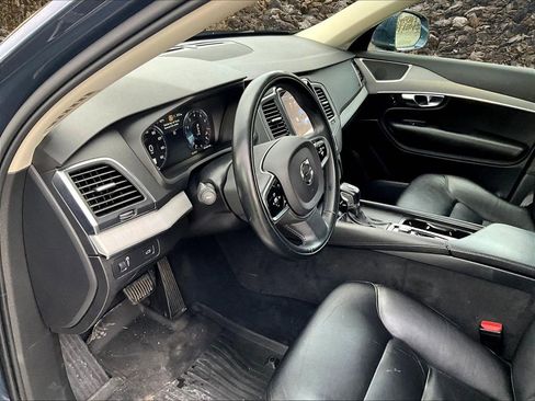 Used 2021 Volvo XC90 T5 Momentum w/ Protection Package Premier image 11