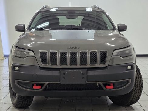 Used 2019 Jeep Cherokee Trailhawk w/ Cold Weather Group image 9