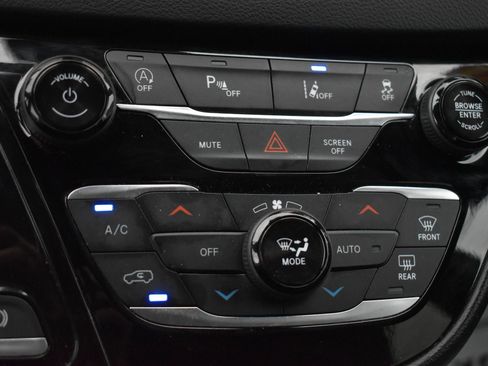 Used 2025 Chrysler Pacifica Select FWD image 29