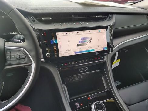 New 2026 Jeep Grand Cherokee Limited image 24