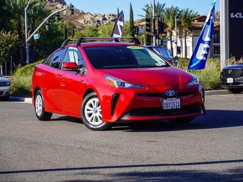 Used 2022 Toyota Prius LE image 2