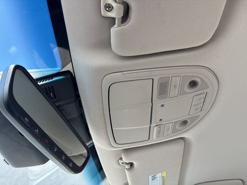 Used 2020 Genesis G70 2.0T AWD/4WD image 22