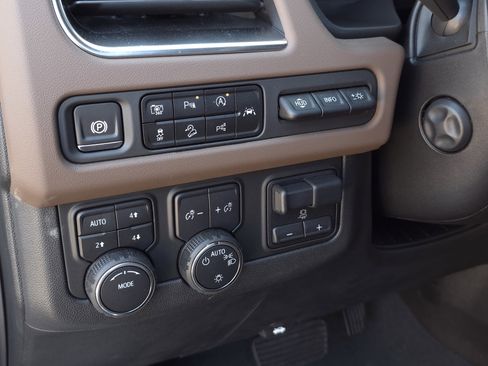 Used 2024 Chevrolet Suburban High Country w/ Advanced Technology Package image 28