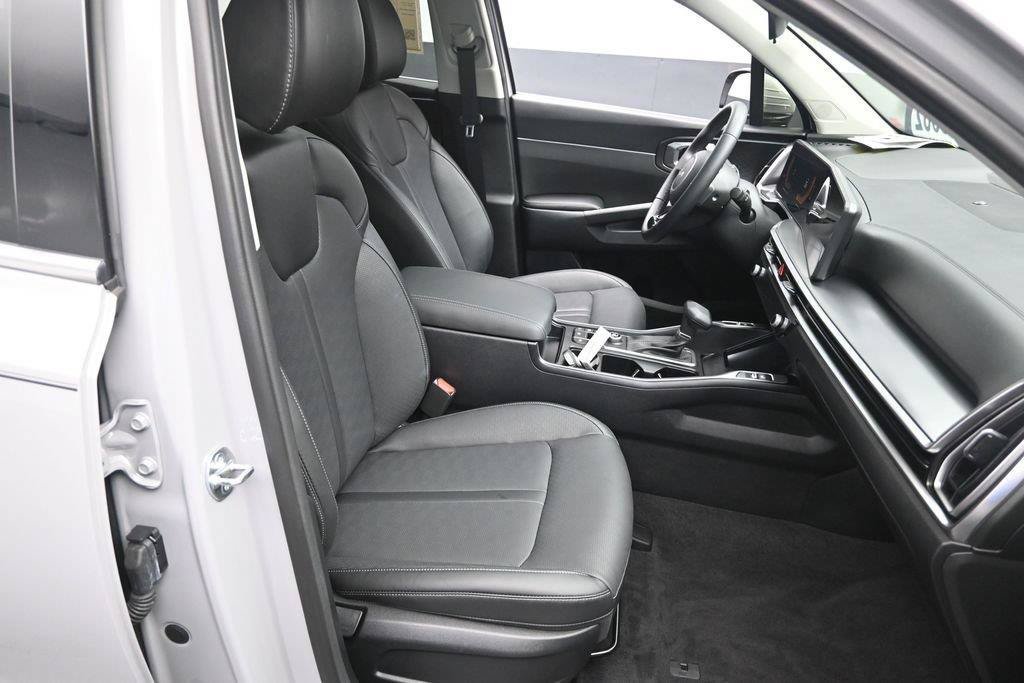 Used 2025 Kia Sorento S w/ Panoramic Sunroof Package FWD image 29