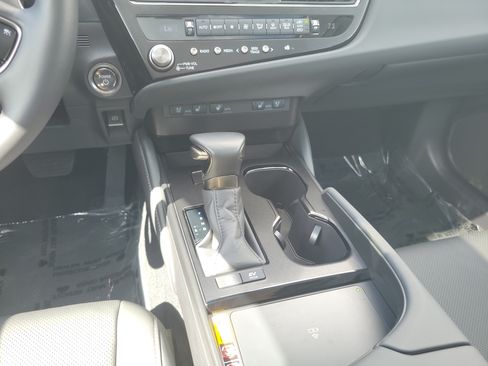 Certified 2025 Lexus ES 300h w/ Premium Package FWD image 18