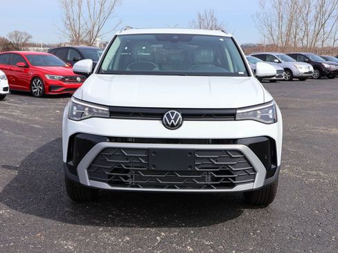 New 2025 Volkswagen Taos SE image 6