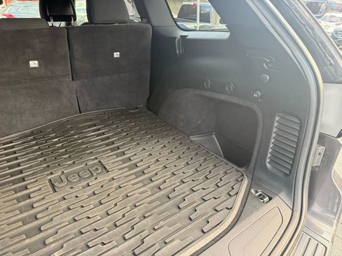 Used 2017 Jeep Grand Cherokee Laredo w/ Quick Order Package 23E image 22