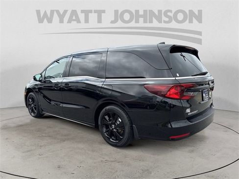 Used 2023 Honda Odyssey Sport image 3