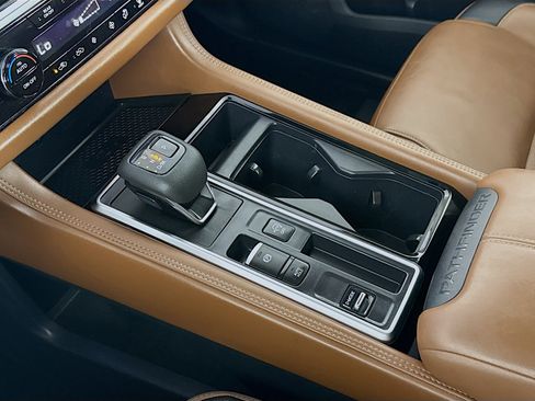 Used 2024 Nissan Pathfinder Platinum image 20