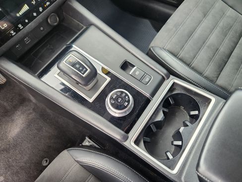 Used 2024 Mitsubishi Outlander SE image 16