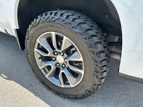 Used 2023 Chevrolet Silverado 1500 LT AWD/4WD image 6