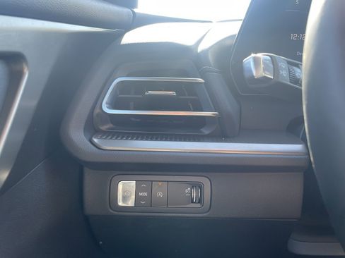 Used 2025 Chevrolet Traverse LT image 13