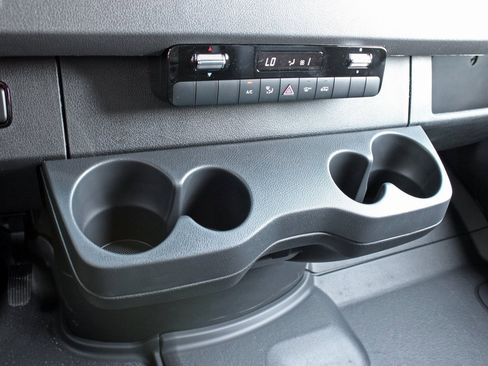 Used 2025 Mercedes-Benz Sprinter 2500 image 18