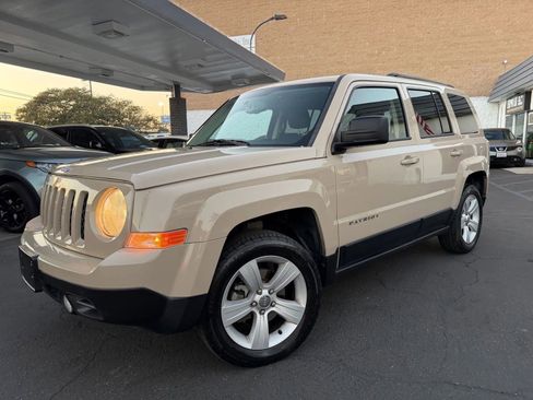 Used 2016 Jeep Patriot Latitude w/ Sun/Sound Group image 5