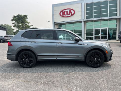 Used 2022 Volkswagen Tiguan SE R-Line AWD/4WD image 7