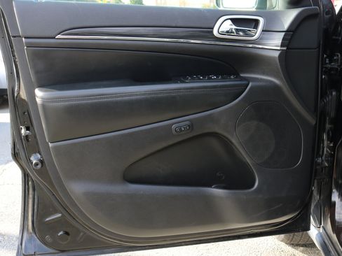 Used 2019 Jeep Grand Cherokee Limited image 12