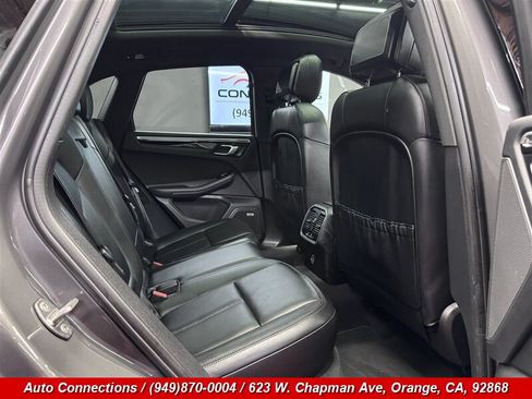 Used 2018 Porsche Macan AWD/4WD image 8