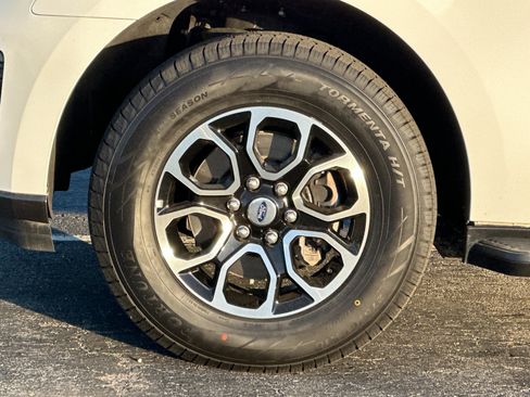 Certified 2024 Ford Expedition Max XLT image 27