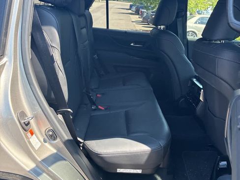 Used 2024 Lexus LX 600 4WD w/ Luxury Package image 12