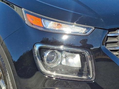 Certified 2024 Hyundai Venue SEL image 9