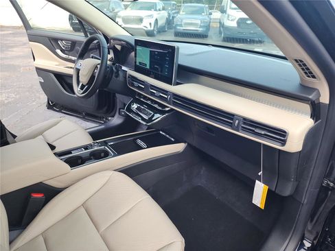 New 2026 Lincoln Corsair Premiere image 24
