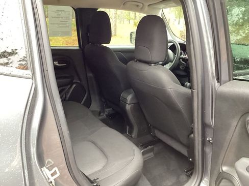 Used 2023 Jeep Renegade Latitude image 14