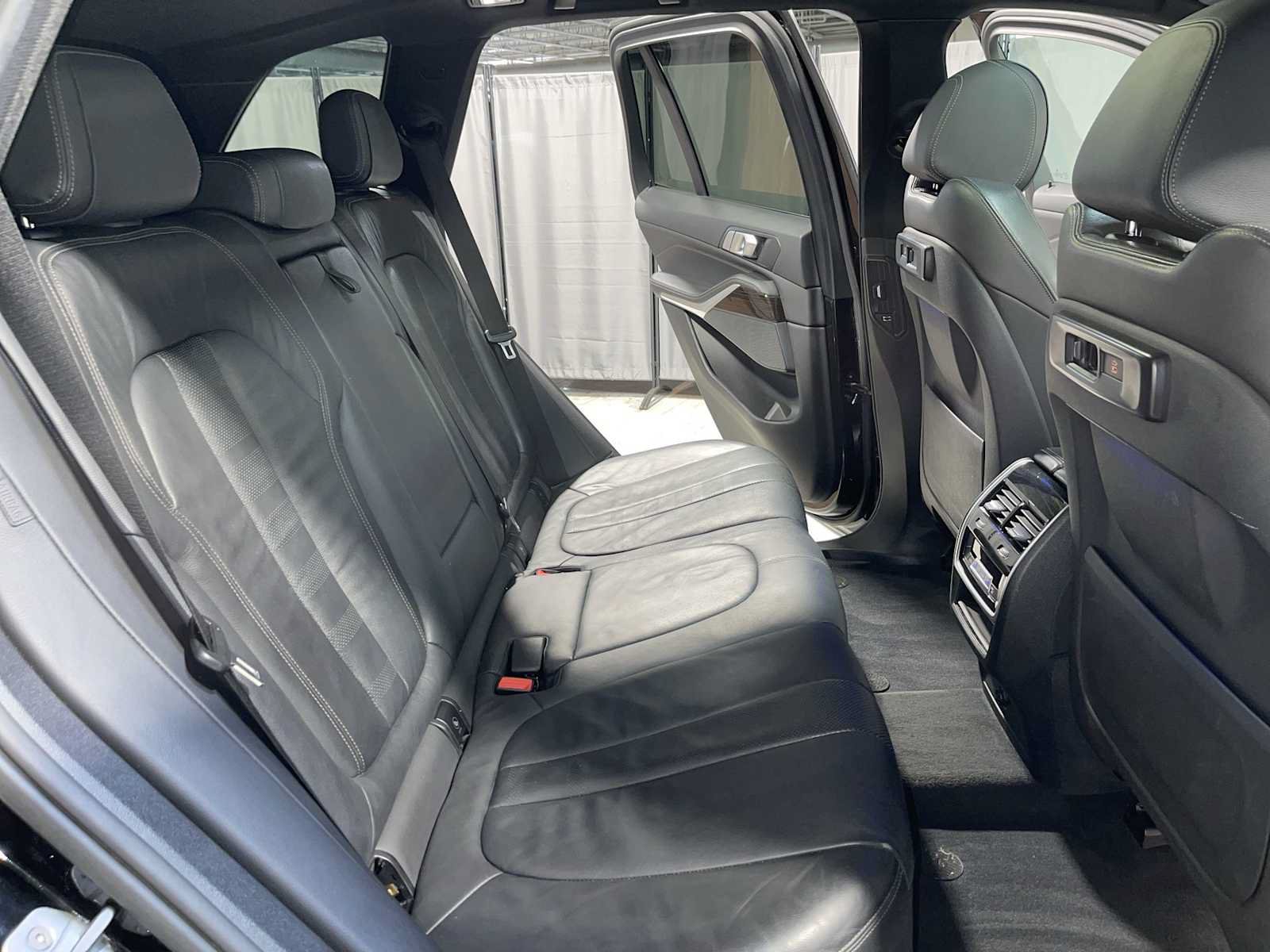 Used 2019 BMW X5 xDrive40i w/ Premium Package 2 AWD/4WD image 13