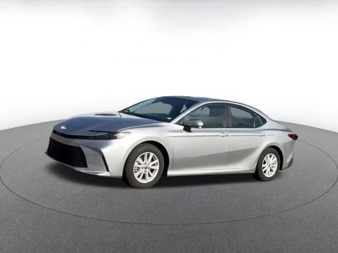 Used 2025 Toyota Camry LE image 15