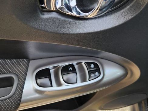 Used 2013 Nissan Juke S image 14