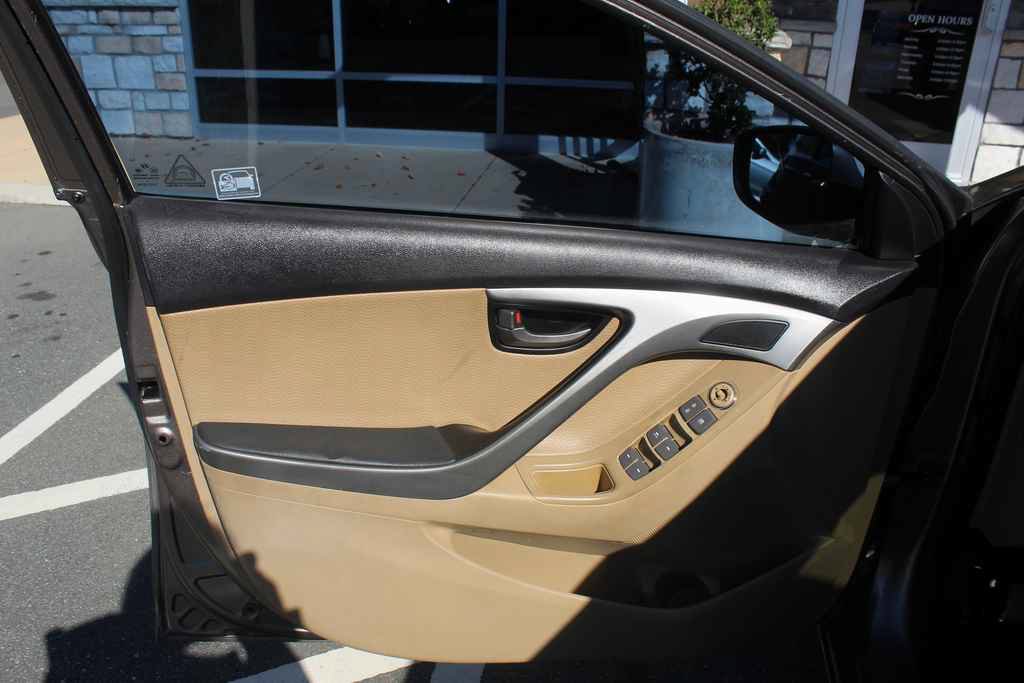 Used 2013 Hyundai Elantra Limited FWD image 9