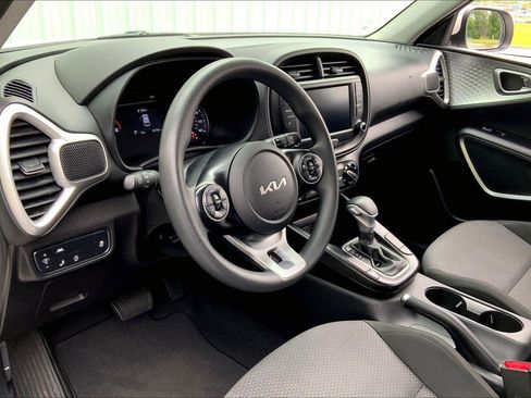 Used 2022 Kia Soul LX w/ Technology Package FWD image 12