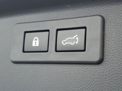 Used 2023 Subaru Forester Premium AWD/4WD image 9