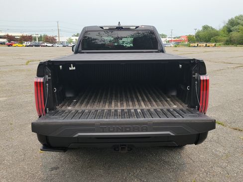 Used 2024 Toyota Tundra Limited AWD/4WD image 17