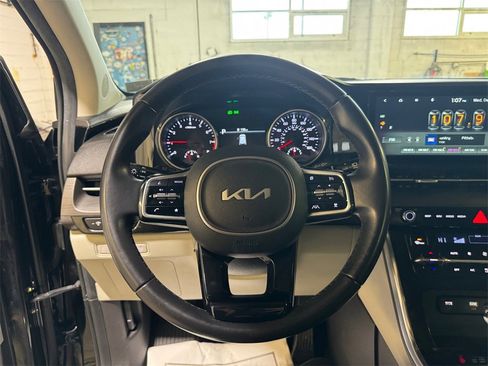 Certified 2022 Kia Carnival EX image 15