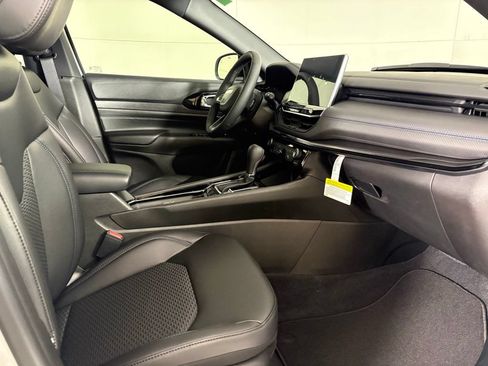 New 2026 Jeep Compass Latitude AWD/4WD image 14