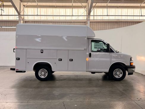 New 2025 Chevrolet Express 3500 w/ Power Convenience Package image 9