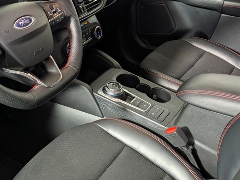 Certified 2025 Ford Escape ST-Line FWD image 22