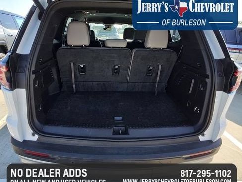 Used 2026 GMC Acadia Elevation w/ Elevation Premium Package FWD image 7