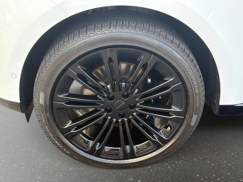 New 2026 Land Rover Range Rover Long Wheelbase SE AWD/4WD image 10