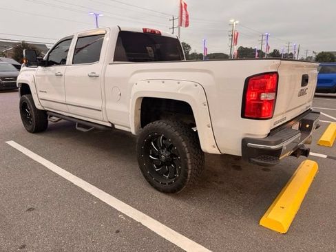 Used 2018 GMC Sierra 2500 SLT w/ Duramax Plus Package AWD/4WD image 3