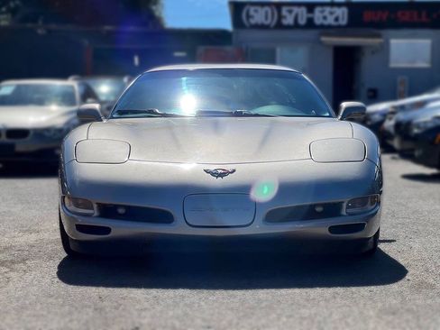 Used 1998 Chevrolet Corvette Coupe w/ Memory Pkg RWD image 2