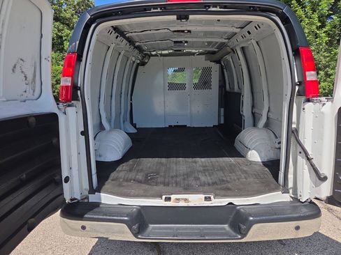 Used 2020 Chevrolet Express 3500 w/ Driver Convenience Package RWD image 13
