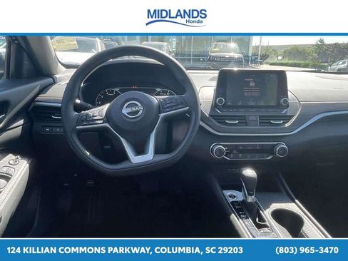 Used 2025 Nissan Altima 2.5 SV FWD image 11